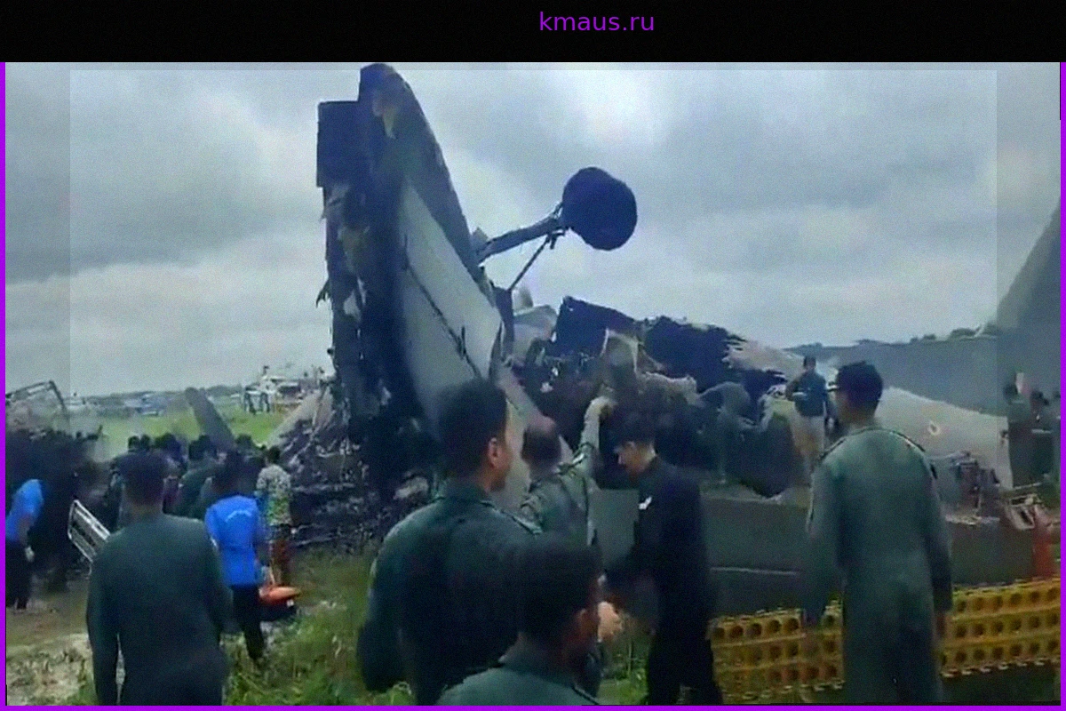 Военно-транспортный самолет ВВС Индии потерпел крушение при посадке